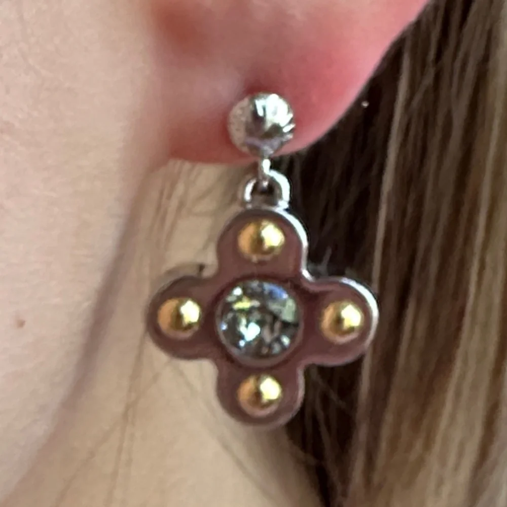 Louis Vuitton authentic 100% Gold Fleur Drop Earrings